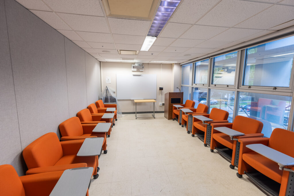 Foto de interior de la Red Graduada localizada en la Biblioteca Lázaro