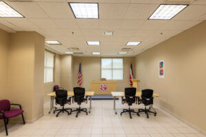 Foto del interior de la sala de Asesoría Jurídica