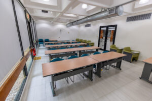 Foto del Salón Multiusos en la Biblioteca de la Facultad de Estudios Generales